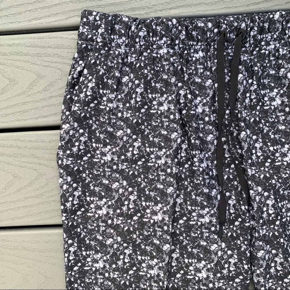 LULULEMON Jogger Cuff at hem Floral print Elastic waist Drawstring waist_6